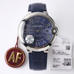 The Cartier Ballon Bleu WSBB0025 Men's Watch Collection strives for perfection in the following aspects: 1. Case: Swiss-grade precision polishing! Genuine blue spinel crown! Unmatched curvature and crescent-shaped texture!    Flawless sapphire crystal with fish-eye bubble effect and crescent moon 🌙 aperture!Multiple case combinations meticulously crafted with precision! 3 premium straps featuring brushed and satin-finished surfaces for exceptional tactile feel! Exquisitely engraved case back logo with identical twin effect! 8 authentic-grade screws! All components interchangeable with genuine watches—no discernible difference! 2. Dial Interior: Genuine OEM-grade dial! The ultimate replica—unparalleled in complexity! Top-tier authentic blue-steel hands!Calendar strip features consistent color tone and font thickness! Outperforms all market versions! Pursuing the ultimate! 3. Movement: Top-tier ETA movement! Master watchmakers' ultra-precise assembly ensures exceptional stability, precise timekeeping, and extremely low return rates! Worth owning! Only compared against genuine originals! We can provide both authentic watches and our replicas for your appraisal! Welcome to evaluate!
